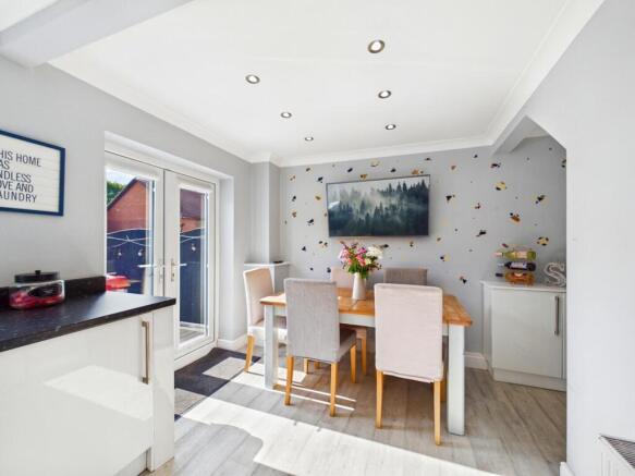 3 bed Semi-Detached for sale Image 8