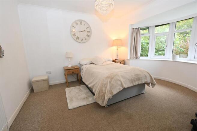4 bed Detached Bungalow for sale Image 10