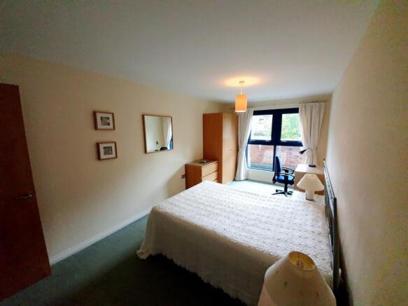 3 bed Flat to rent Image 6