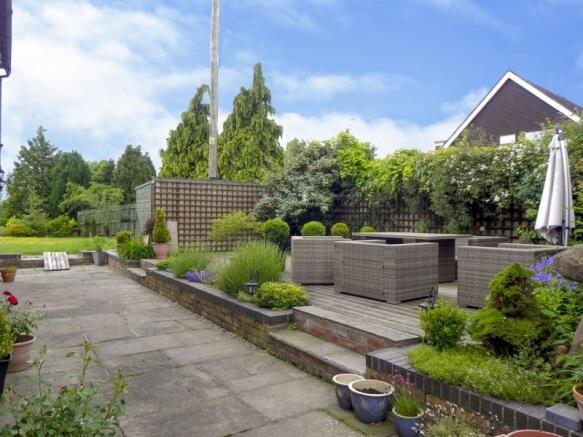 https://s3-eu-west-1.amazonaws.com/propertylab/allanmorris/property-images/standard/3742_Messuage House - Seating Area BS.jpg