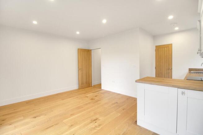 1 bed Apartment to rent Image 4