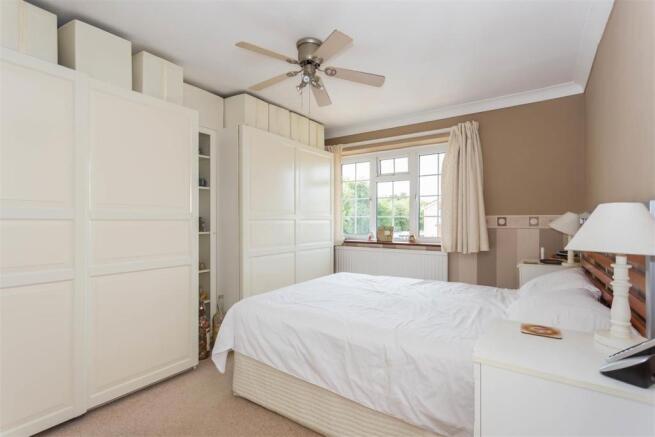 6 Leacroft Close3.jpg