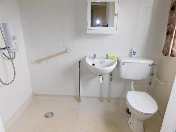 WET ROOM.JPG
