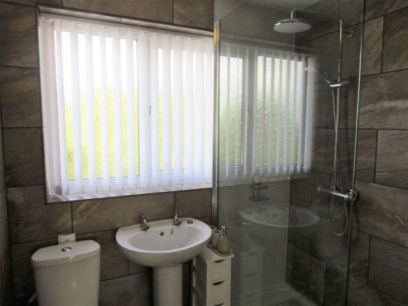 Fully tiled re...
