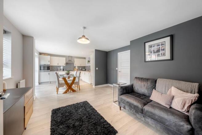 5 bed Detached for sale Image 8