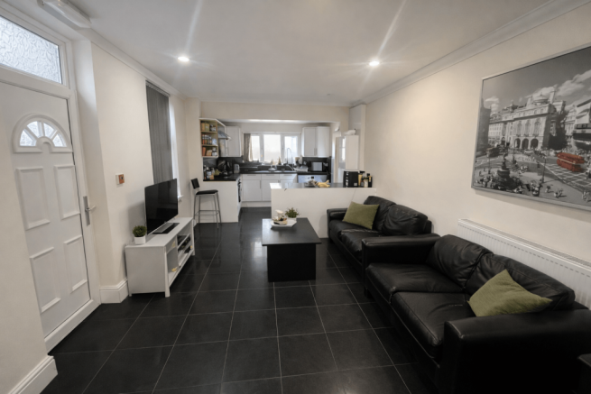 7 bedroom End Terrace for rent