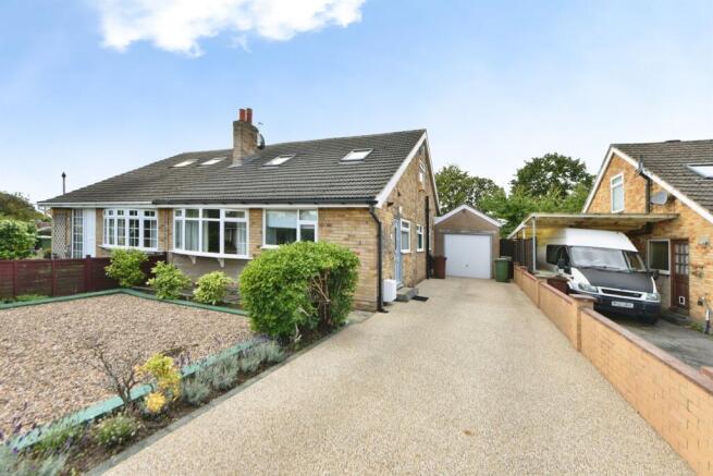 4-bed semi-detached on Thornleigh Avenue, Wakefield, £290,000