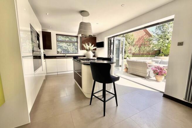 4 bed Detached for sale Image 4