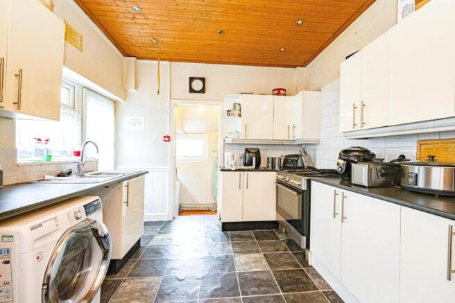 1 bed House Share to rent Image 2