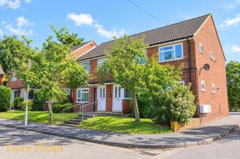 Berkeley Close, Ware - Chain Free