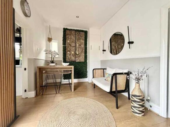 Blenheim Crescent, Leigh on Sea photo 4