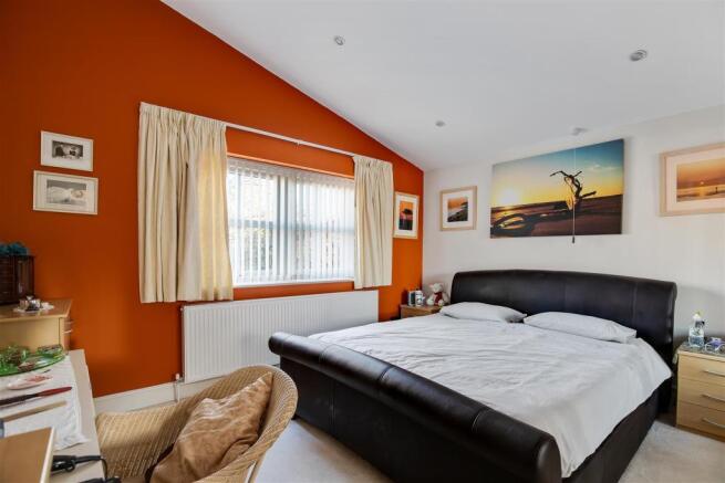 Bedroom 1.jpg