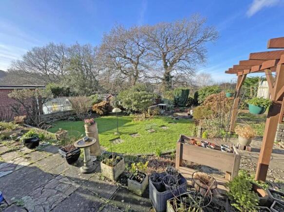 Yeomans Way 18 Garden 2.jpg