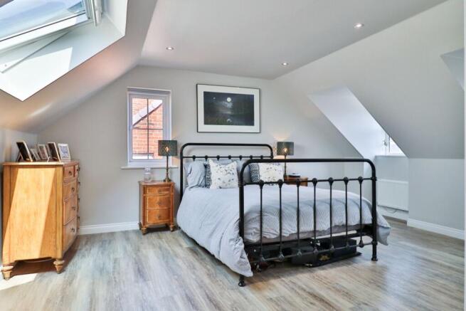 4 bed Detached for sale Image 7