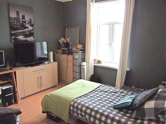 BEDROOM 2