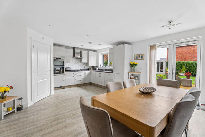 Kitchen / dining room