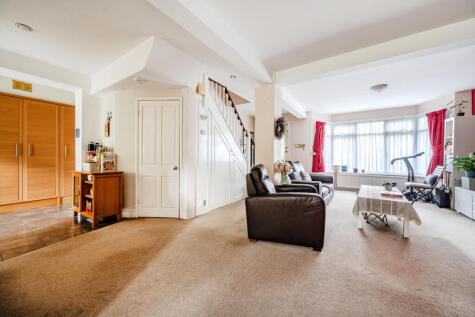 Lonsdale Drive, Oakwood, Enfield, Greater London, EN2