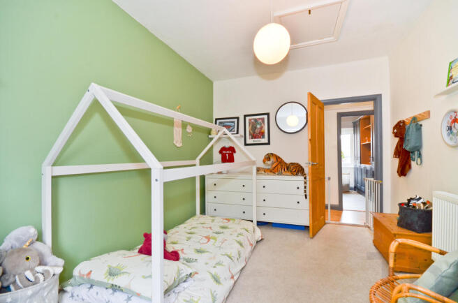 Bedroom 2 (2).JPG