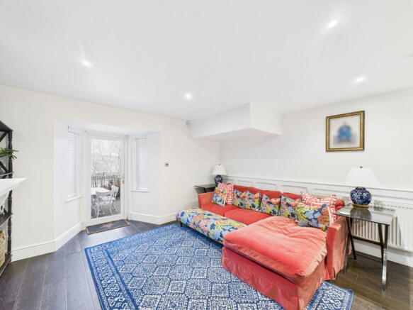 4 bed Town House for sale Image 5