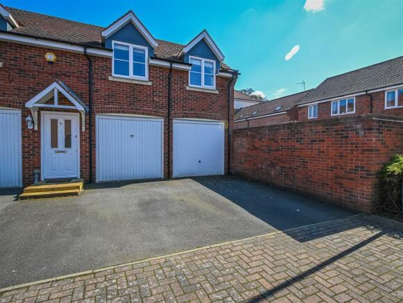 71 Rastrick Close-13.jpg