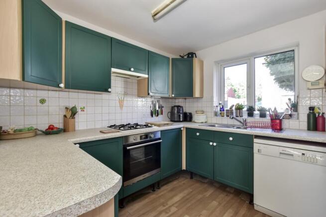Mitchell Close, Bovingdon, HP3 0RU photo 4
