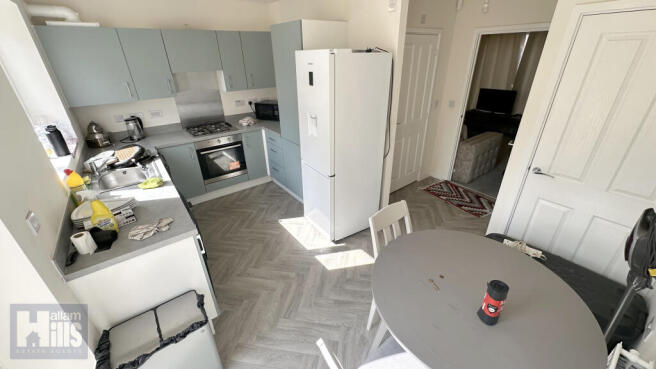 2 bed Semi-Detached to rent Image 4