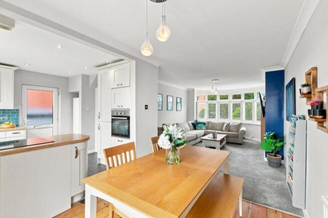 4 bed Semi-Detached for sale Image 4