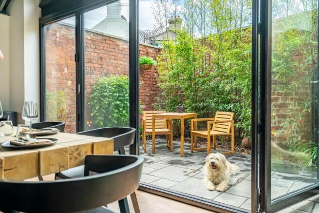 4 bed Town House for sale Image 10