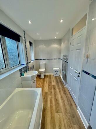 bathroom(1).jpg