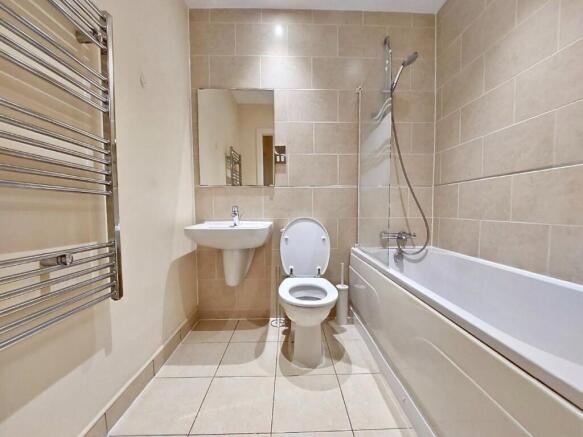 1 bed Apartment to rent Image 11