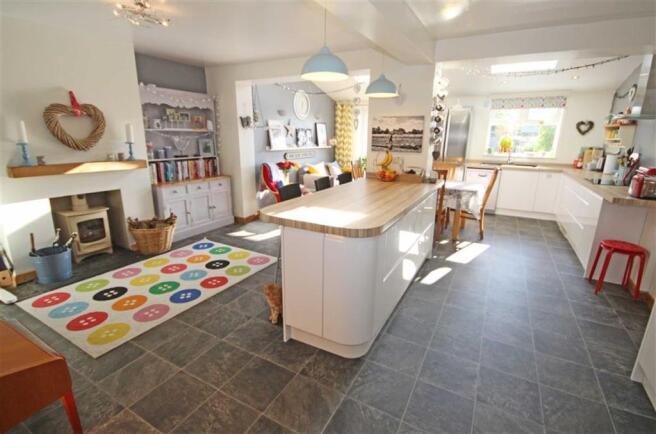 KITCHEN/DINING/FAMILY ROOM