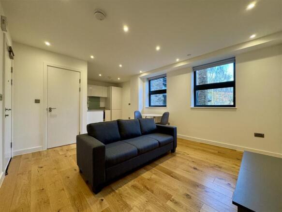 Living Room Pic 3.jpeg