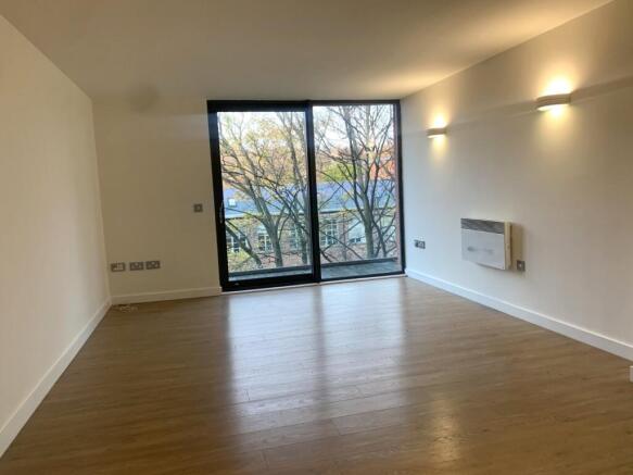 1 bed Apartment to rent Image 4
