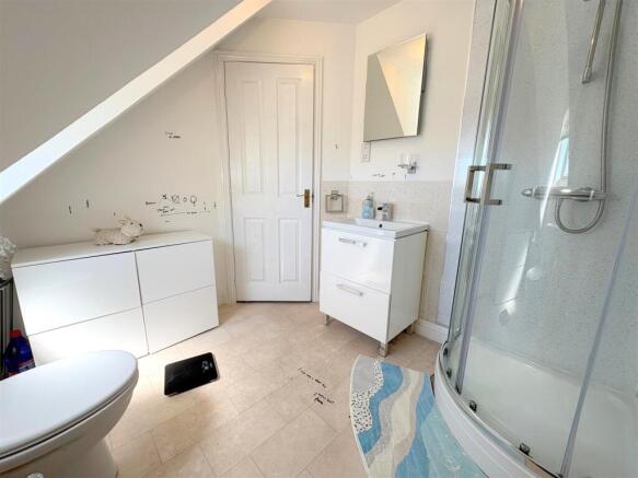 Ensuite b.jpg