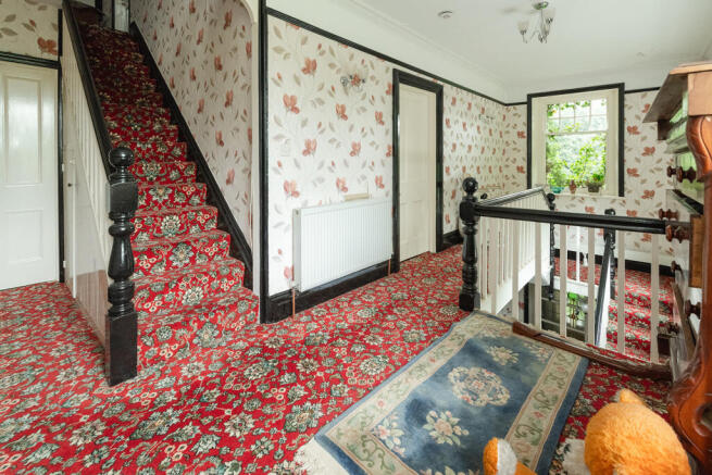 6 bed Detached for sale Image 7