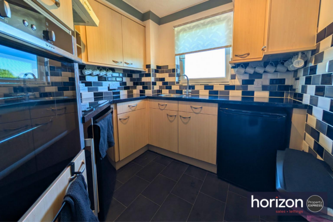 2 bed Apartment for sale Image 5