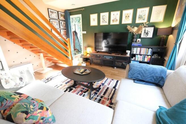 SITTING/DINING ROOM