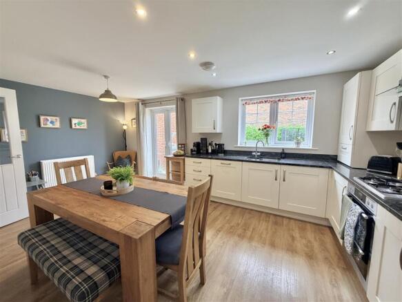 4 bed Detached for sale Image 4