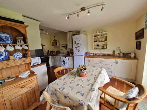 2 bed Semi-Detached for sale Image 9