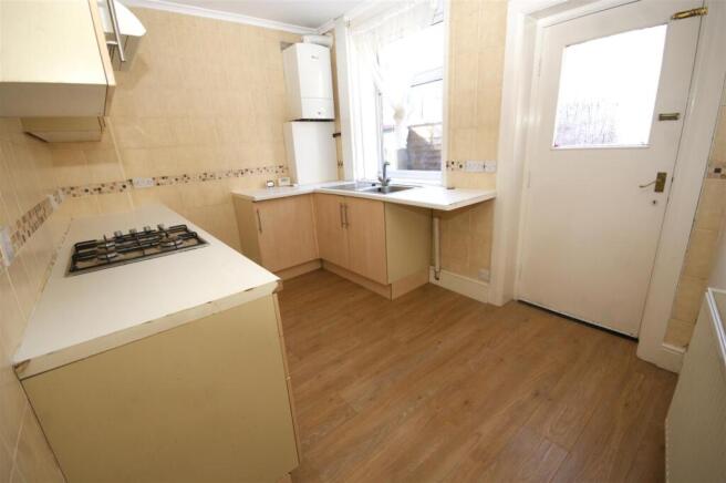 2 bed Terraced to rent Image 4