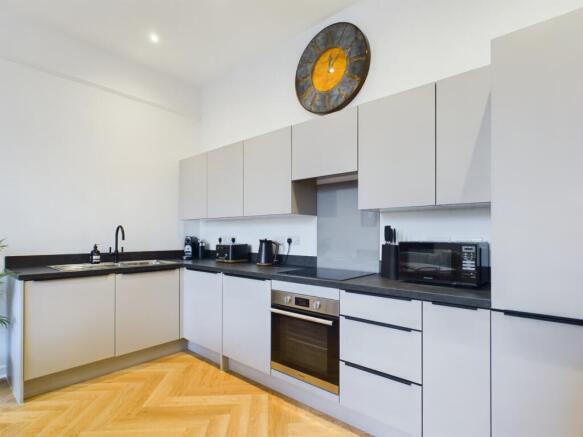 CAM01740G0-PR0292-STILL005