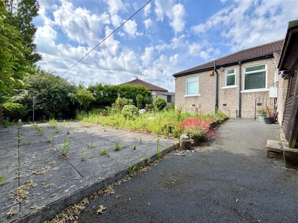 2 bed Semi-Detached Bungalow for sale Image 4