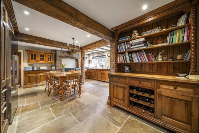 4 bed Detached for sale Image 5