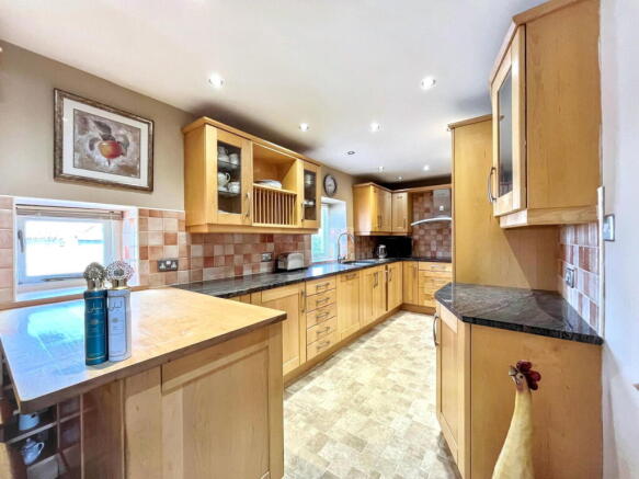3 bed Detached for sale Image 6