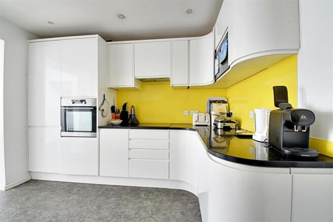 Kitchen 2.jpg