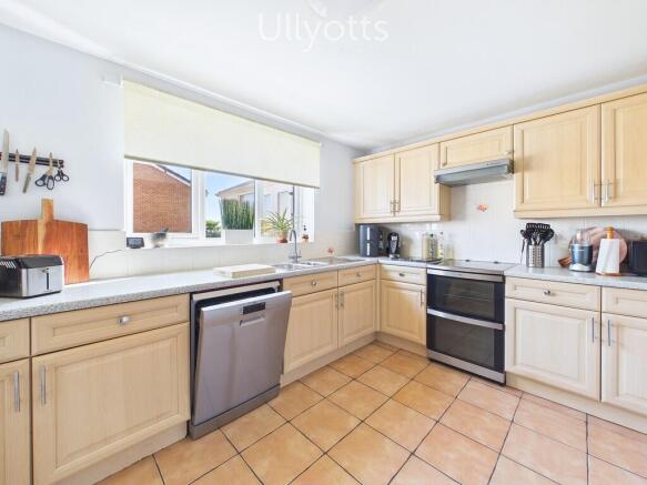4 bed Detached for sale Image 5