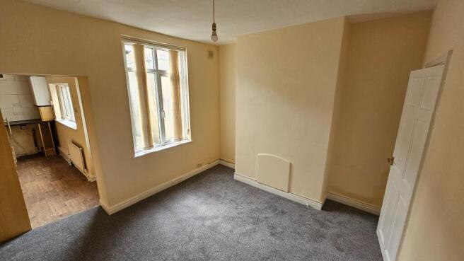2 bed Terraced to rent Image 5