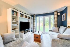 55, Hawks Hill Court, Leatherhead KT22 9BX