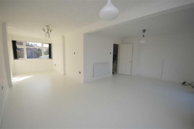 FAMILY ROOM / DINING