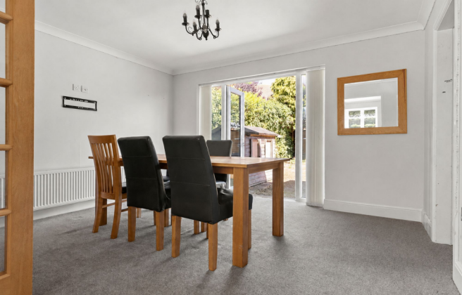 5 bed Detached for sale Image 8